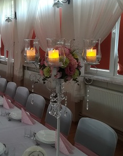 Sala Lutomia Górna - różowa aranżacja ślubna