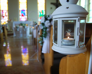 Dekoracja kościoła - stojaki z lampionami