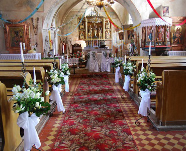 Świeczniki do dekoracji kościoła