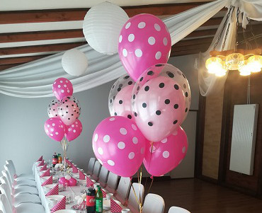 Dekoracja urodzinowa w różowym kolorze - Restauracja Familijna Piława Górna